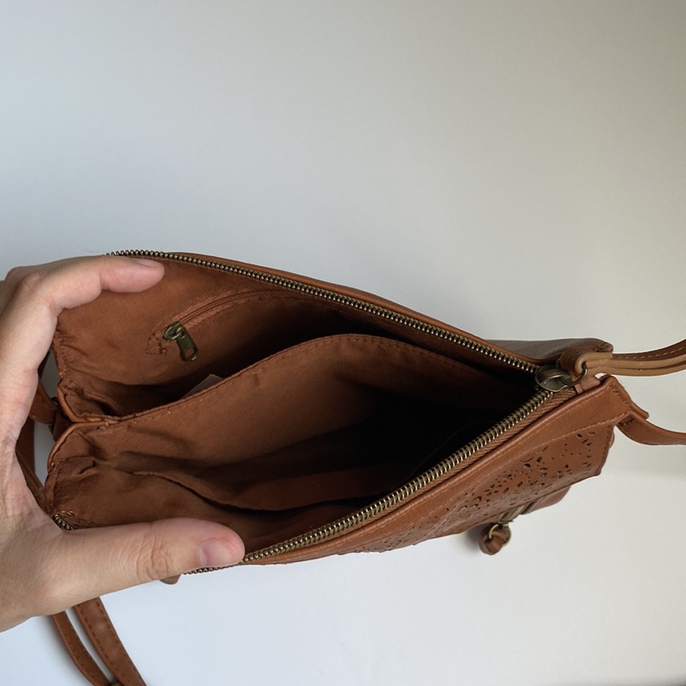 Brown Arizona Jean Co. Crossbody Purse. - Picture 5 of 6
